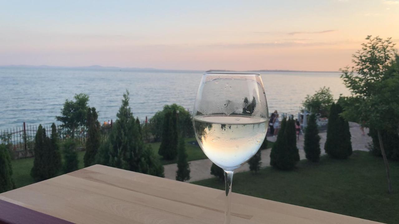 Beautiful Apartment Right By The Sea, Sveti Vlas Eksteriør bilde
